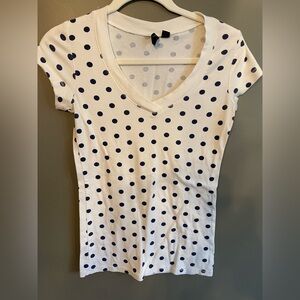 Cynthia Rowley shirt cream with navy blue polka dots shortsleeved V-neck medium
